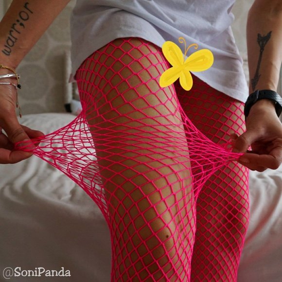 UV reactive Fishnet Neon Tights blacklight Rave Outfit Kylie Wide Diamond glow - Picture 3 of 3